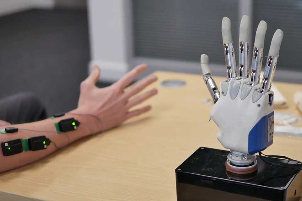 Keele scientists showcase cutting-edge prosthetic hand research at national  exhibition - Keele University