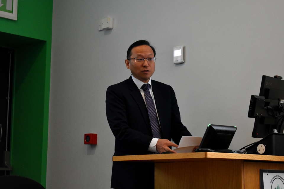 Keele welcomes Chinese Consulate officials to honour the life of Michael Lindsay