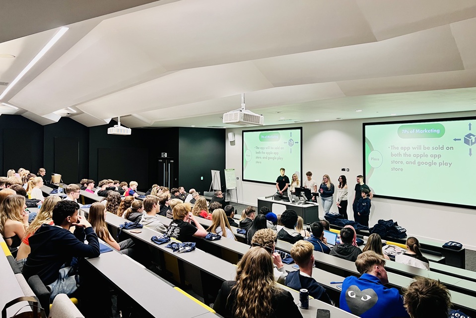 Business school helps local students pursue entrepreneurial ambitions