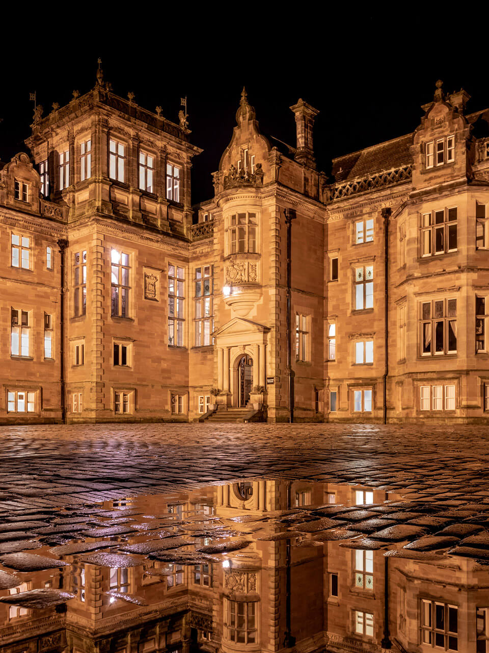 A beautifully lit image of Keele Hall in the evening