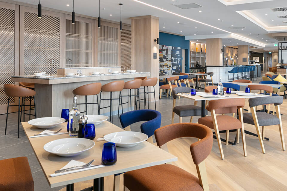 e&c-hotel-accommodation-marriott-dining-960x640.jpg