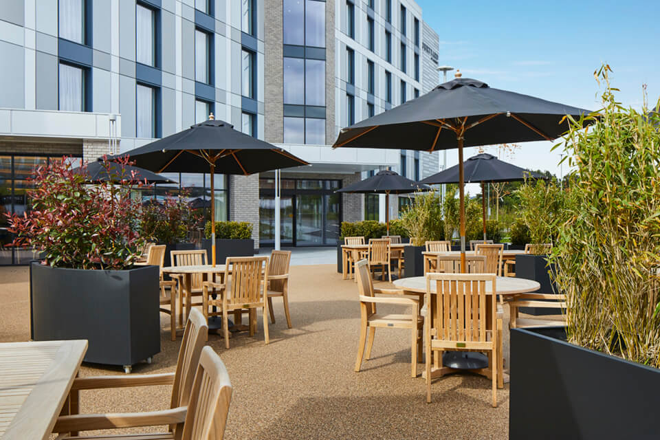 e&c-hotel-accommodation-marriott-outside-960x640.jpg