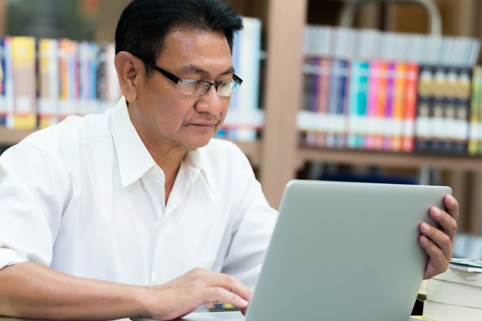 Consultant working on a pc in a library