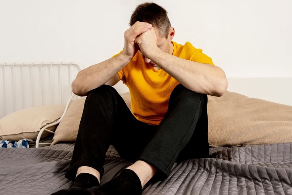 Researchers identify early signs of bipolar disorder