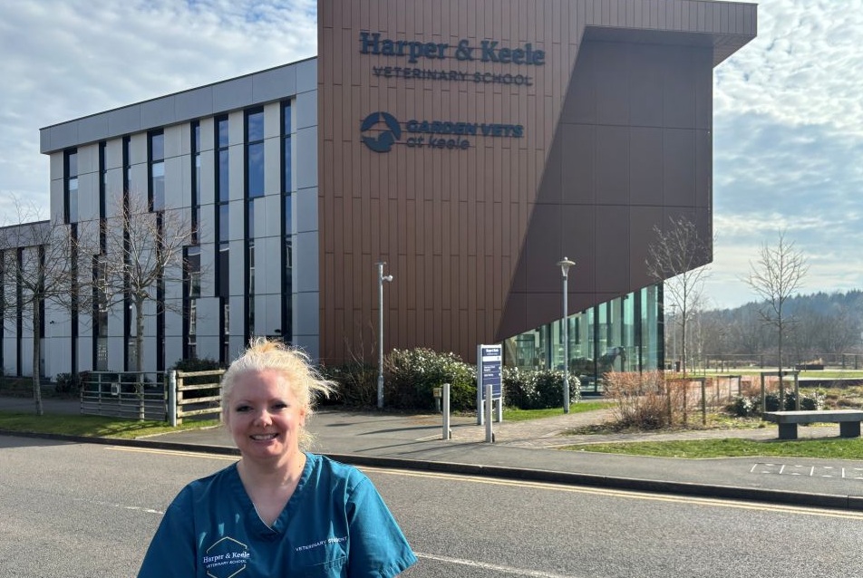 Student Liz is chasing her dream of becoming a vet after MS diagnosis at 42