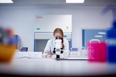 Biochemistry BSc student using microscope in CSL lab.