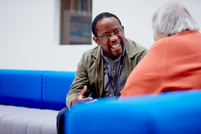 A student nurse talking to a patient.