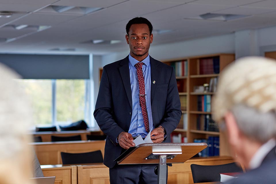 Keele law with business student in moot court