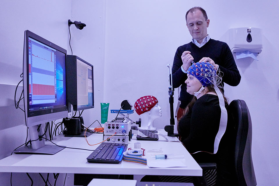 Keele psychology student using eye tracker in Keele lab