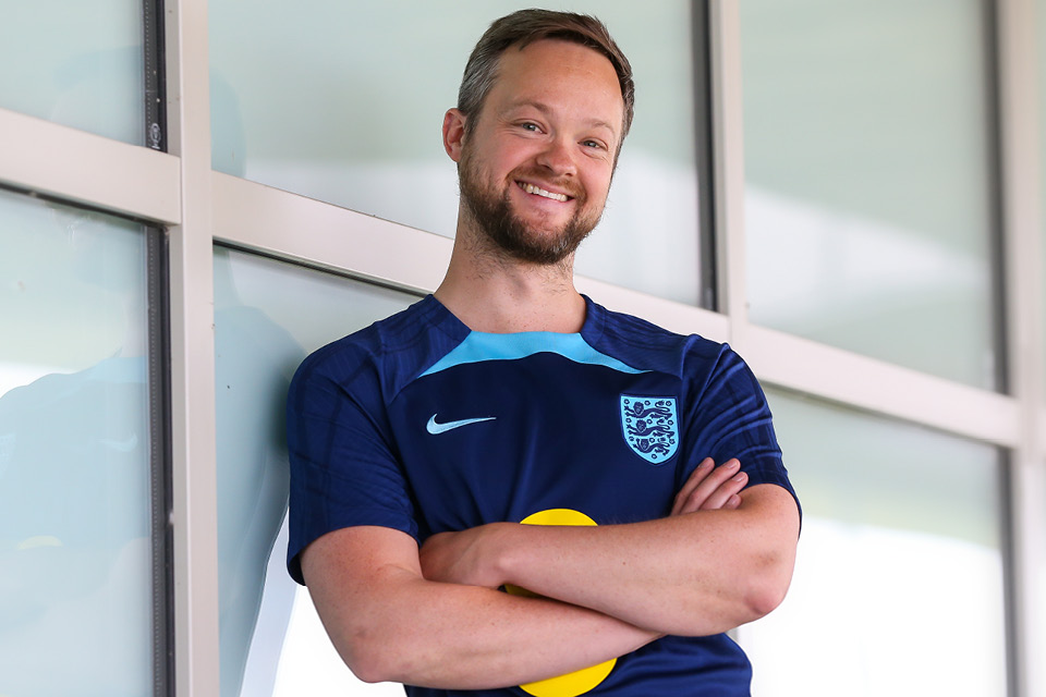Mark Pakula profile photograph. Crossed armed wearing a football shirt.